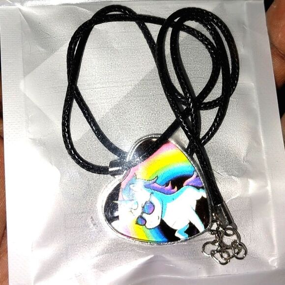 Cute girls Unicorn Necklace - Picture 5 of 5